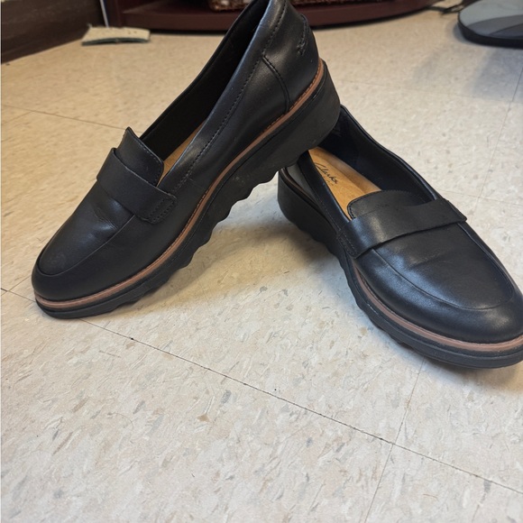 Clarks Black Platform Loafer Flats with Cushioned Comfort - Picture 2 of 4